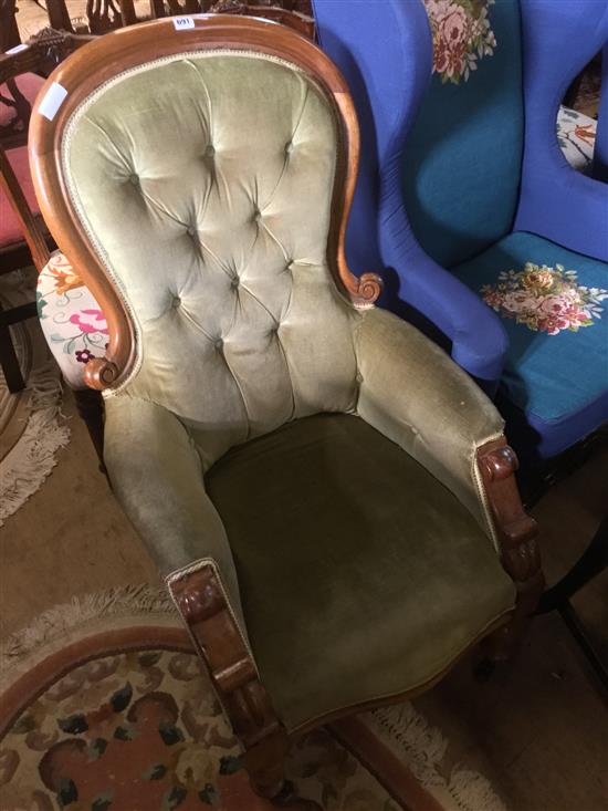 Victorian upholstered spoonback armchair(-)